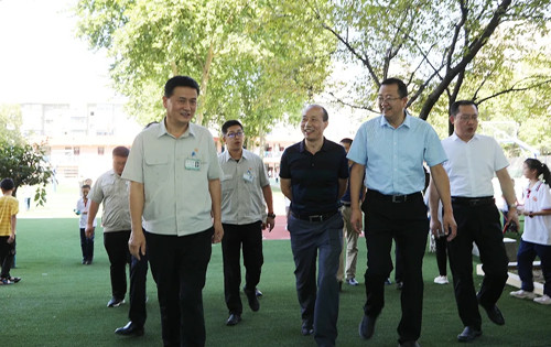 情系教师节 慰问暖人心——公司领导一行慰问看望一线教师